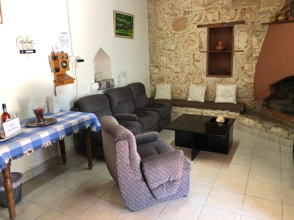 Friendly Villagehouse Paphos Esterno foto