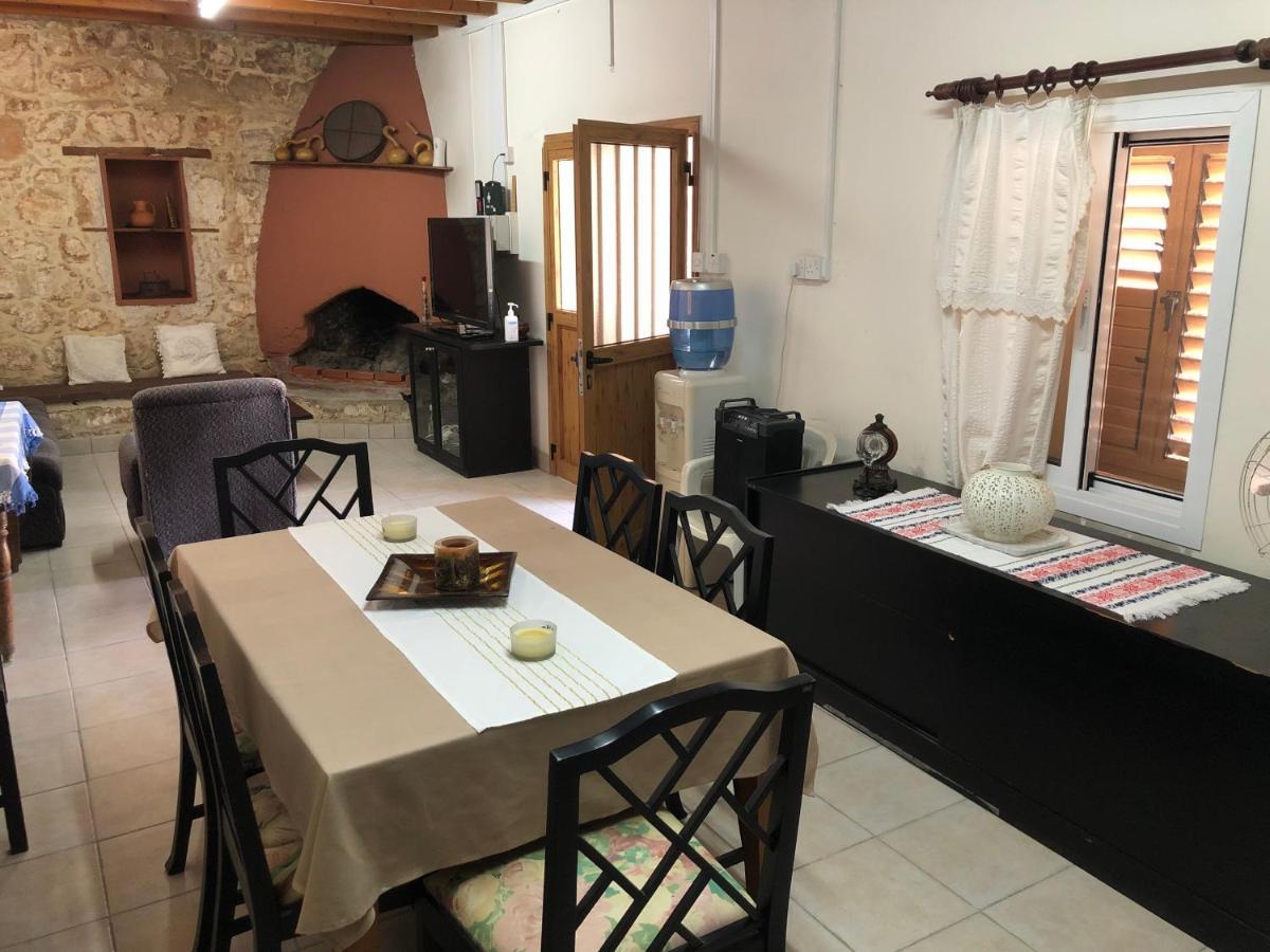 Friendly Villagehouse Paphos Esterno foto